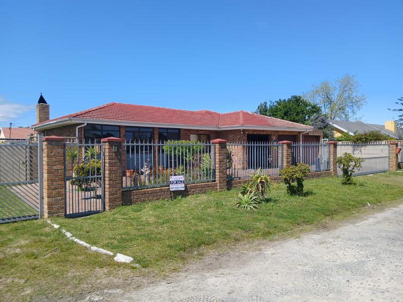 4 Bedroom Property for Sale in Rustdal Western Cape